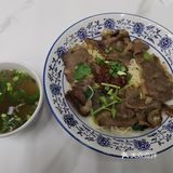 黄辛一牛肉拉面做好会叫号去端，全程都很速度