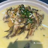 热腾腾的鱼汤好暖心