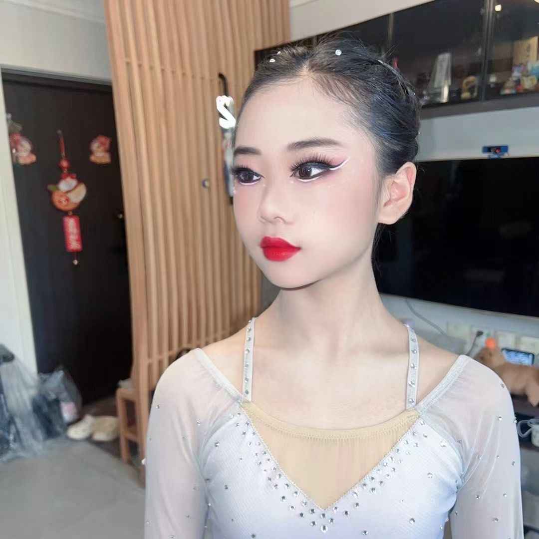 儿童舞台表演妆发 专业化妆师上门化妆