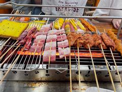 -哈尔滨小酒馆·鲜肉现穿自助烧烤(康新花园店)