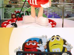 -m豆巧克力世界(上海世茂广场店)