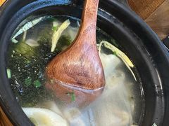 蟹粉小馄饨-馋三尺蟹粉小笼(人民广场店)