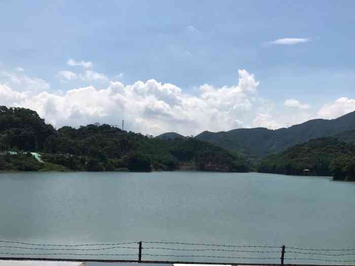 铜锣湾水库-"很棒 看到山水 空气清新 就静静坐在那个.
