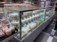 面包甜点陈列柜-白玉兰食品(中山公园龙之梦店)