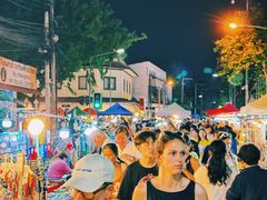 -周日夜市