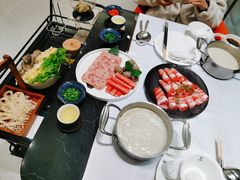 -红鼎豆捞·非遗鲍皇汤火锅(宝丰路店)