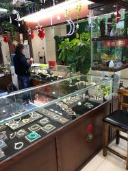 -灵彩珠宝(朗香街店)