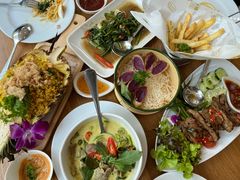 -Chom Cafe and Restaurant