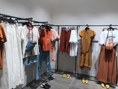 -URBAN REVIVO(高德置地广场·春广场店)