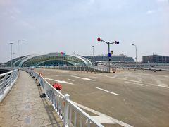 入口-吴淞口国际邮轮码头-停车场
