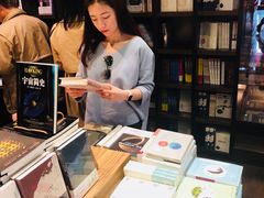 -钟书阁(松江泰晤士小镇店)