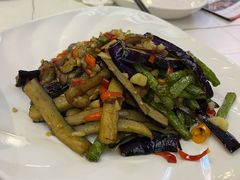 -阿瓦山寨·湘菜现炒·剁椒鱼头王(咸阳总店)