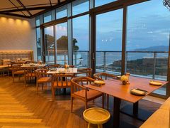 靠窗位-瑰丽酒店·海吧·天际下午茶·现场DJ·天台酒吧