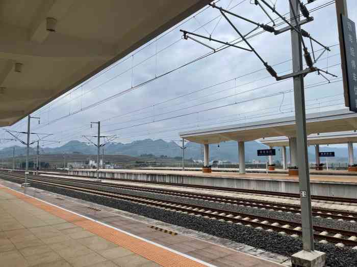 普者黑站-"一个干干净净的小高铁站,进大厅后自助验票.