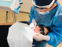 -瑞尔齿科(南京东路名人诊所)