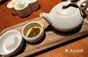 Fresh Dendrobium Ginseng Herbal Soup with Eight Treasures Cake