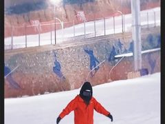 -采薇庄园四季滑雪场