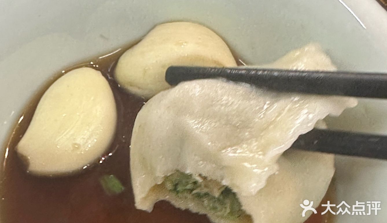 这家的饺子好吃，糖醋里脊也好吃！