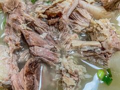 萝卜炖肘子-荣生萝卜汤饭店