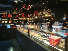 面包甜点陈列柜-Salon de The de Joel Robuchon(外滩18号店)