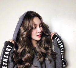 -变画·发型STUDIO