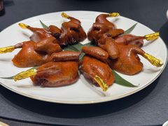 玻璃脆皮乳鸽-Yan Ting 宴庭中餐厅(上海静安瑞吉酒店)