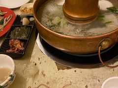 -洞庭洲·防空洞火锅·烧烤·铜锅涮肉(新百广场店)