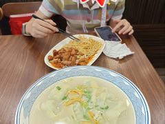 菜肉大馄饨-王家沙点心店(西康路店)