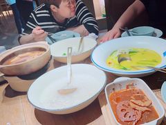 -蜜桃餐厅·伴山(湖滨商业街店)