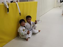 -菠萝格斗巴西柔术训练馆