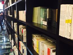 -钟书阁(松江泰晤士小镇店)