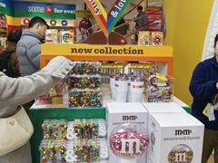 -m豆巧克力世界(上海世茂广场店)