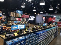 -SKECHERS 斯凯奇(上海国际时尚中心店)