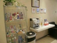 -瑞尔齿科(南京东路名人诊所)