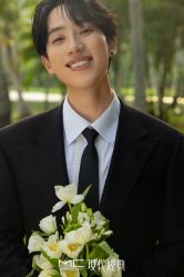 -现代经典婚纱摄影