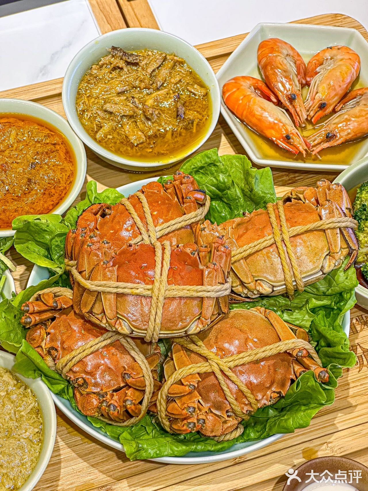 约了同事来这家吃吃看,据说一碗蟹黄面可是有六只螃蟹!