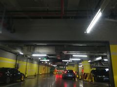 -白玉兰广场停车场