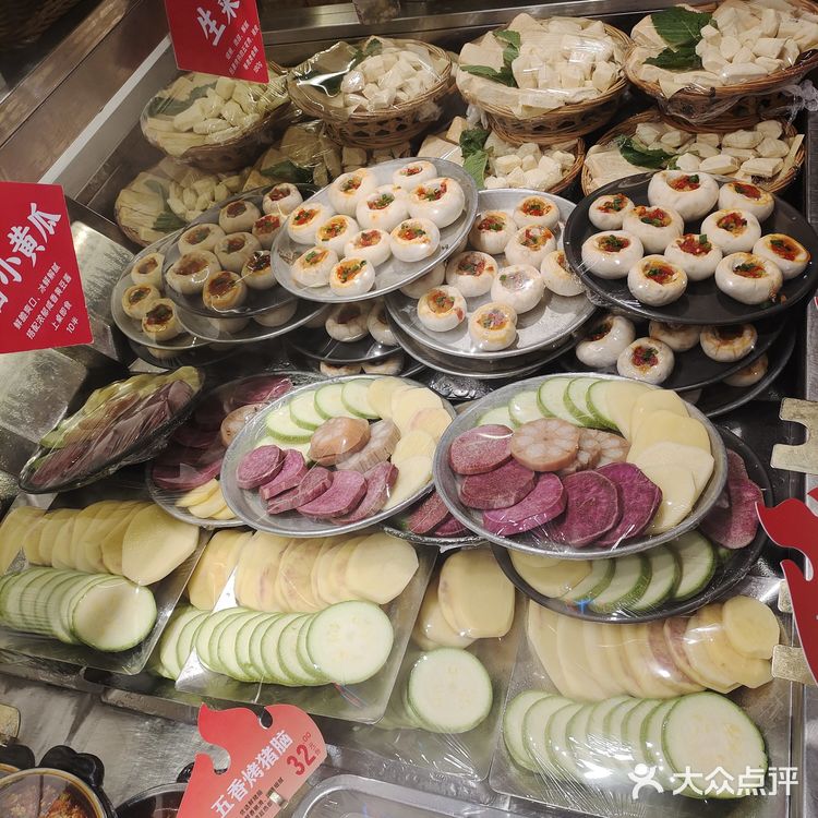 服务员推荐了他们家招牌菜，蒜香牛肉，鲜嫩，味道浓郁很香