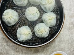 荠菜鲜肉小笼包-曼曼汤包(建国西路店)
