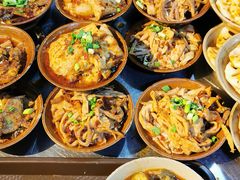 -董哥山城碗碗香(美专校街店)