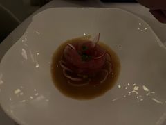 蓝鳍金枪鱼配牛油果小红萝卜及特制姜汁-Jean Georges