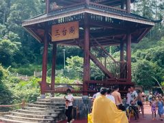 -十万大山布透温泉