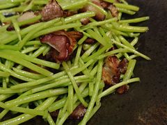藜蒿炒腊肉-莲餐厅·湖北菜·潜江小龙虾店(愚园路店)