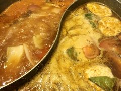 葡国番茄牛尾拼泰式冬阴功汤底-一哥澳门豆捞 · 十七年经典澳门火锅(四季天地店)