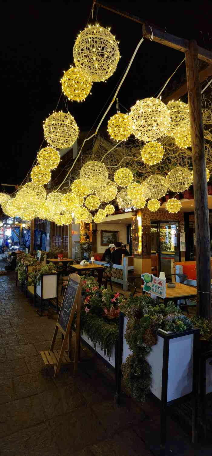 也就是因为曾经让我一路翻白眼的copy不走样的所谓大理古城了