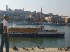 景点-多瑙河畔鞋履雕塑