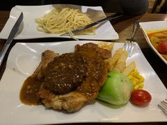 鸡扒猪肉汉堡-花园餐厅(亚士厘道店)