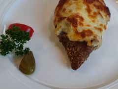 蘑菇烤牛肉饼-小白桦西餐厅