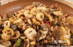 Sour Cabbage and Bamboo Shoots Stir-Fried with Minced Pork