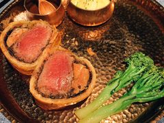 惠灵顿牛排-弦月窗LUNETTE BY AMANDA(复兴路店)